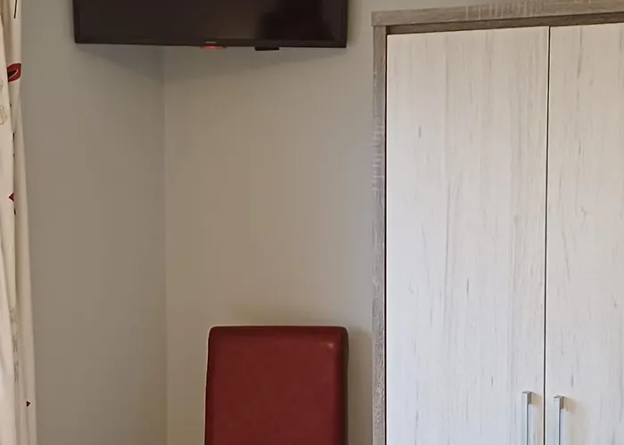 Joan לינה וארוחת בוקר 3*